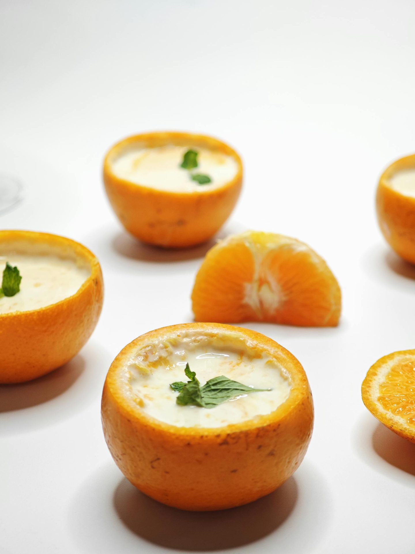 APPELSINSORBET med chokoladeganache, Bastogne-crumble og syltede fileter