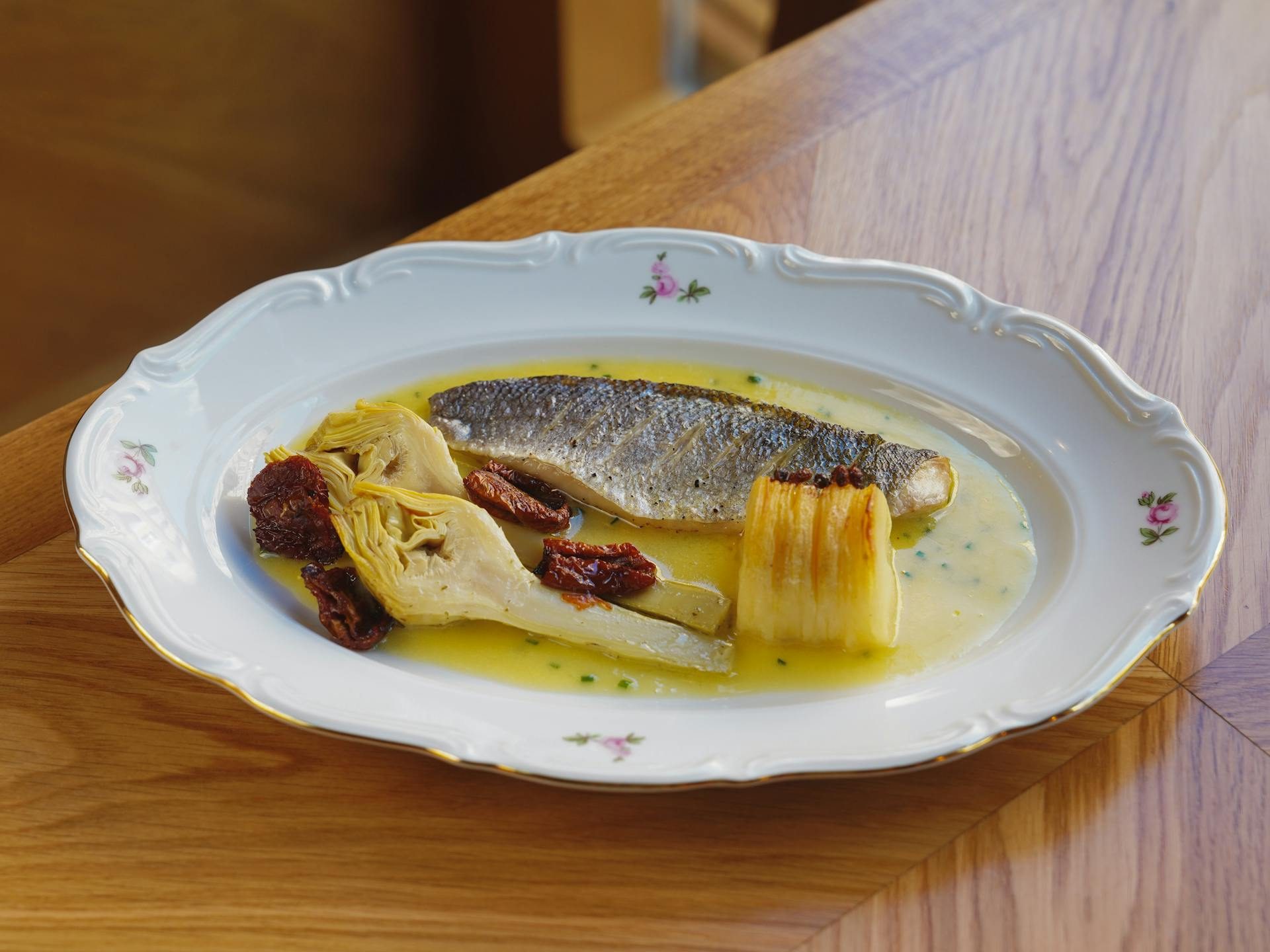 Artiskokhjerter i safransauce