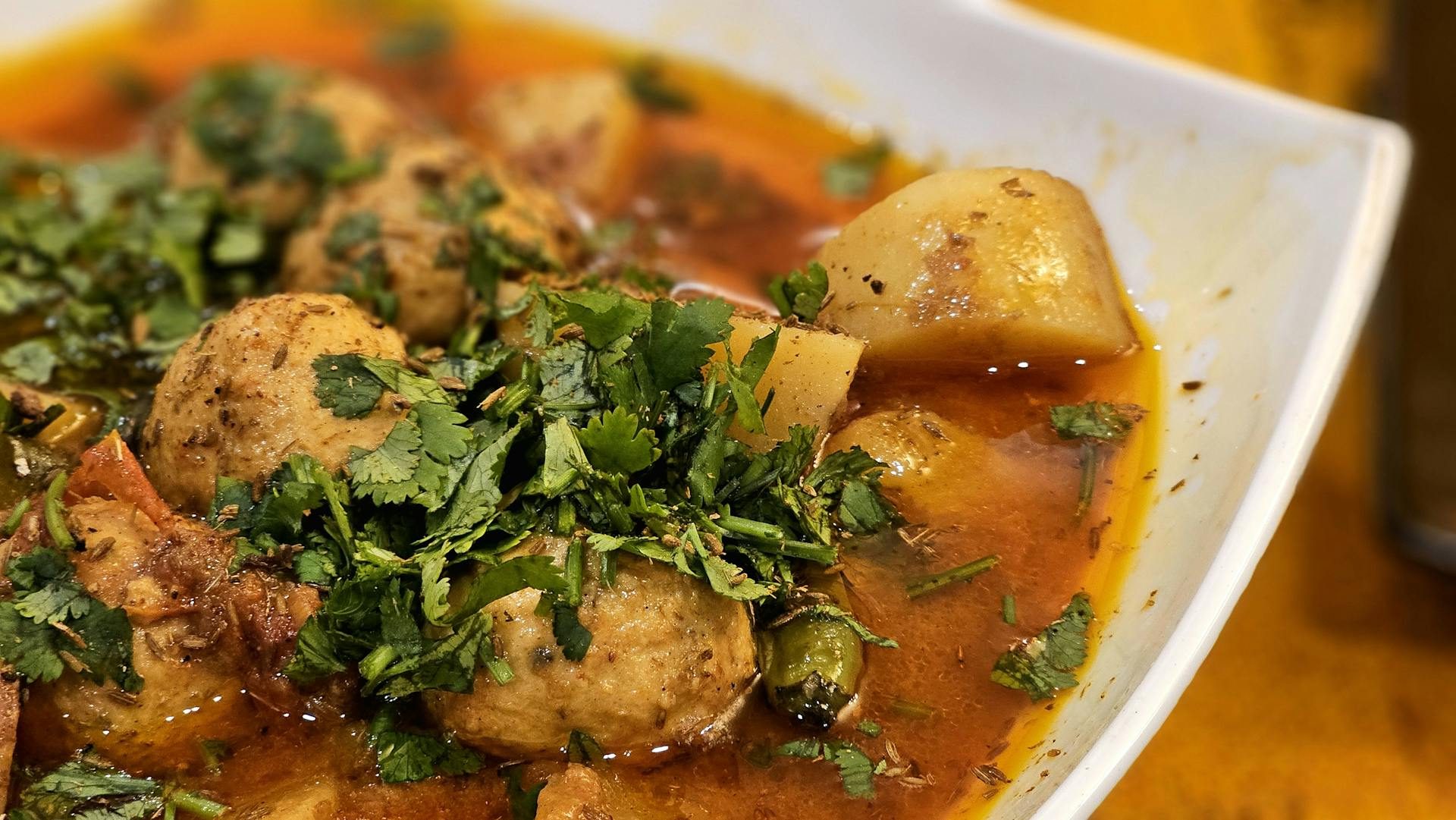 Boller i karry, Sund