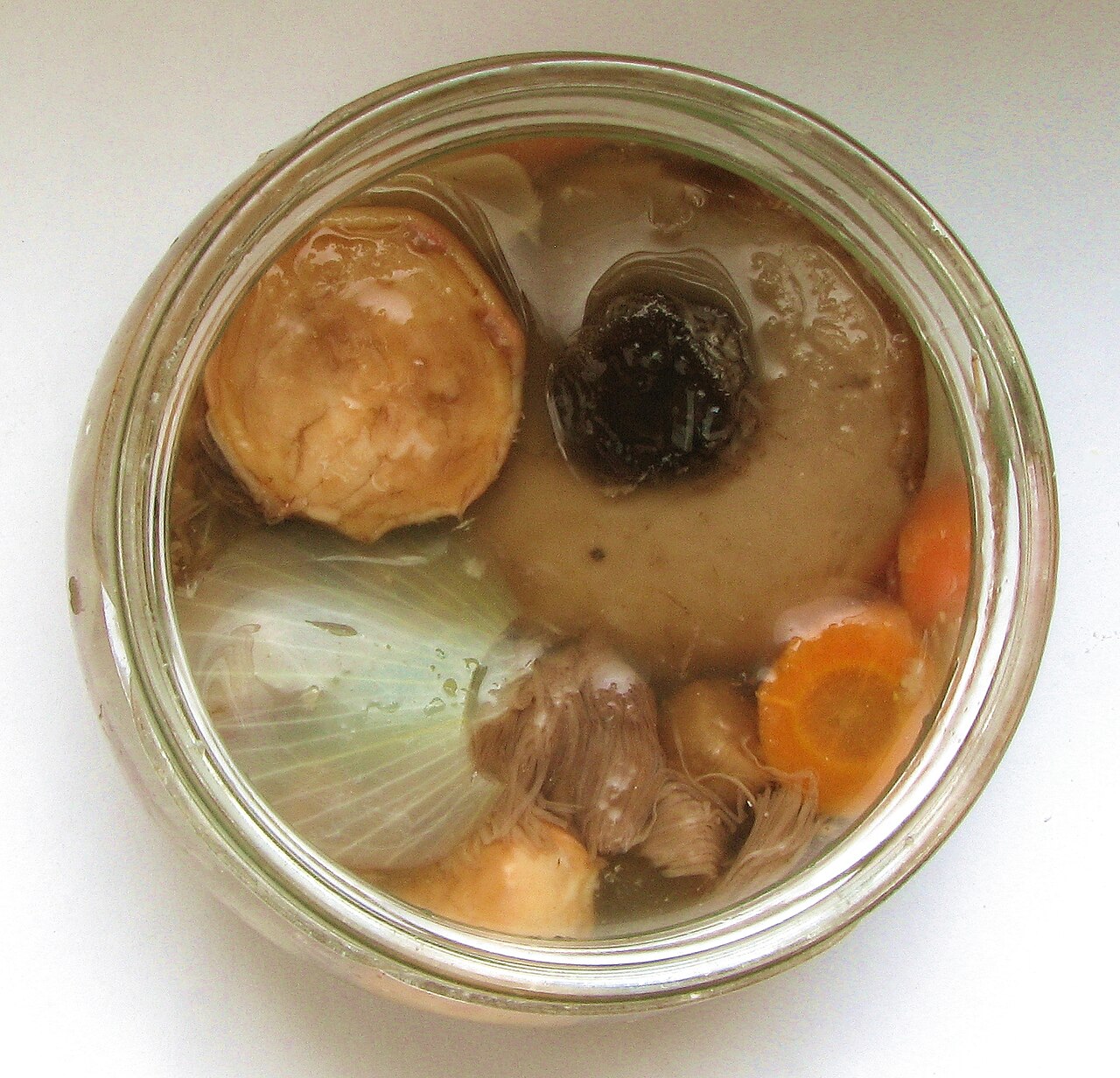 CHAMPIGNON, Marinerede i citron, kanel og olivenolie