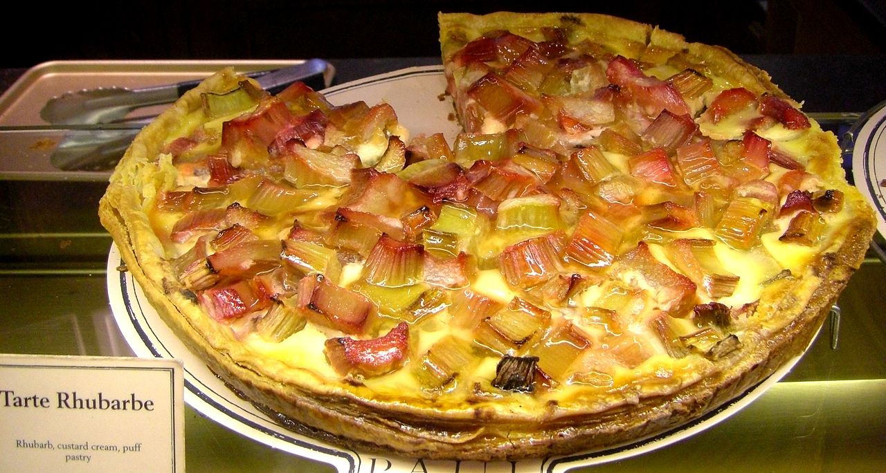 CHOKOLADETÆRTE, hvid med syltede rabarber