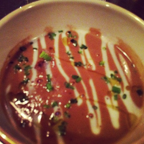 KANTARELSUPPE med persille og brødcroutoner