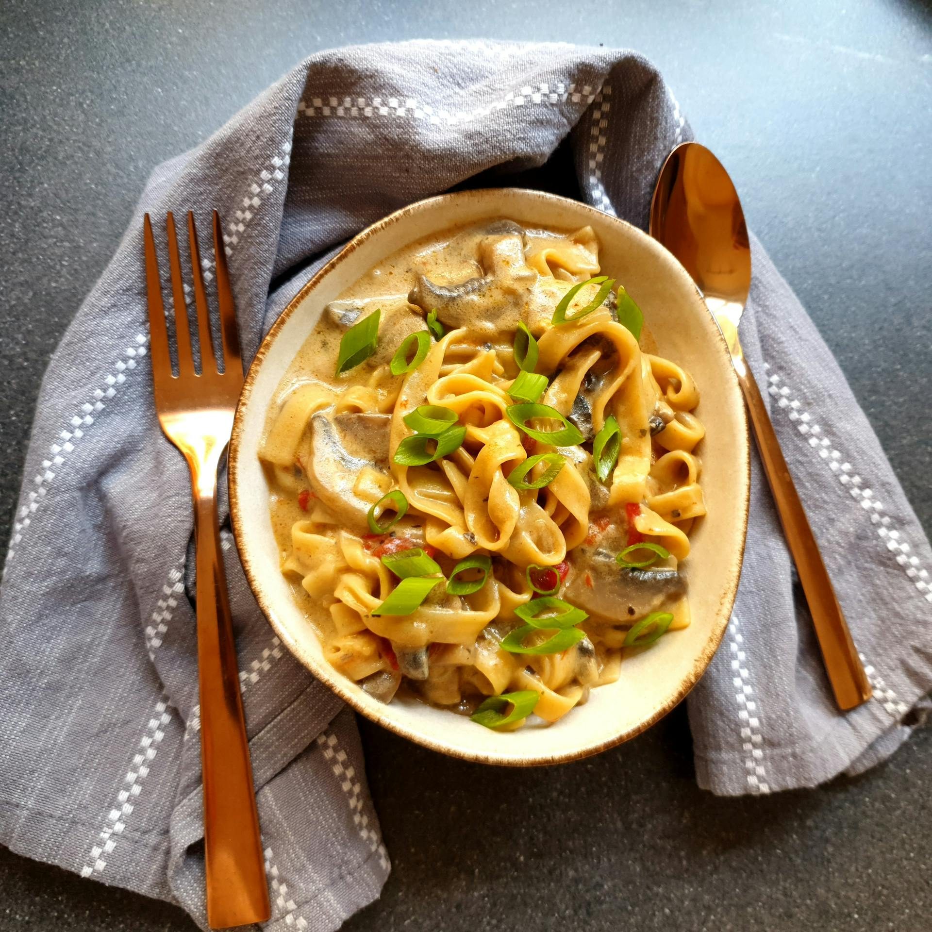 Pasta, Frisk med champignoner og fløde