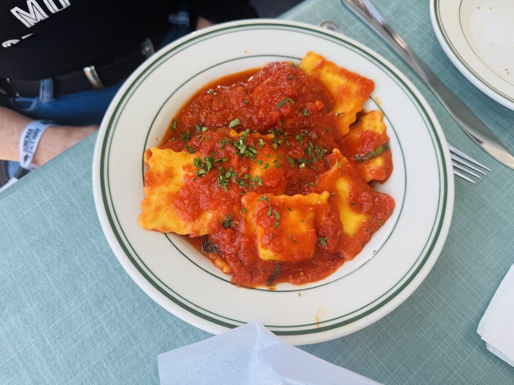 Ravioli med bacon og ricotta