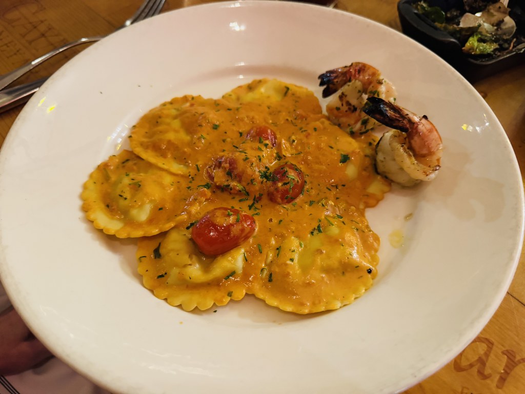Ravioli med jomfruhummer og persilleolie