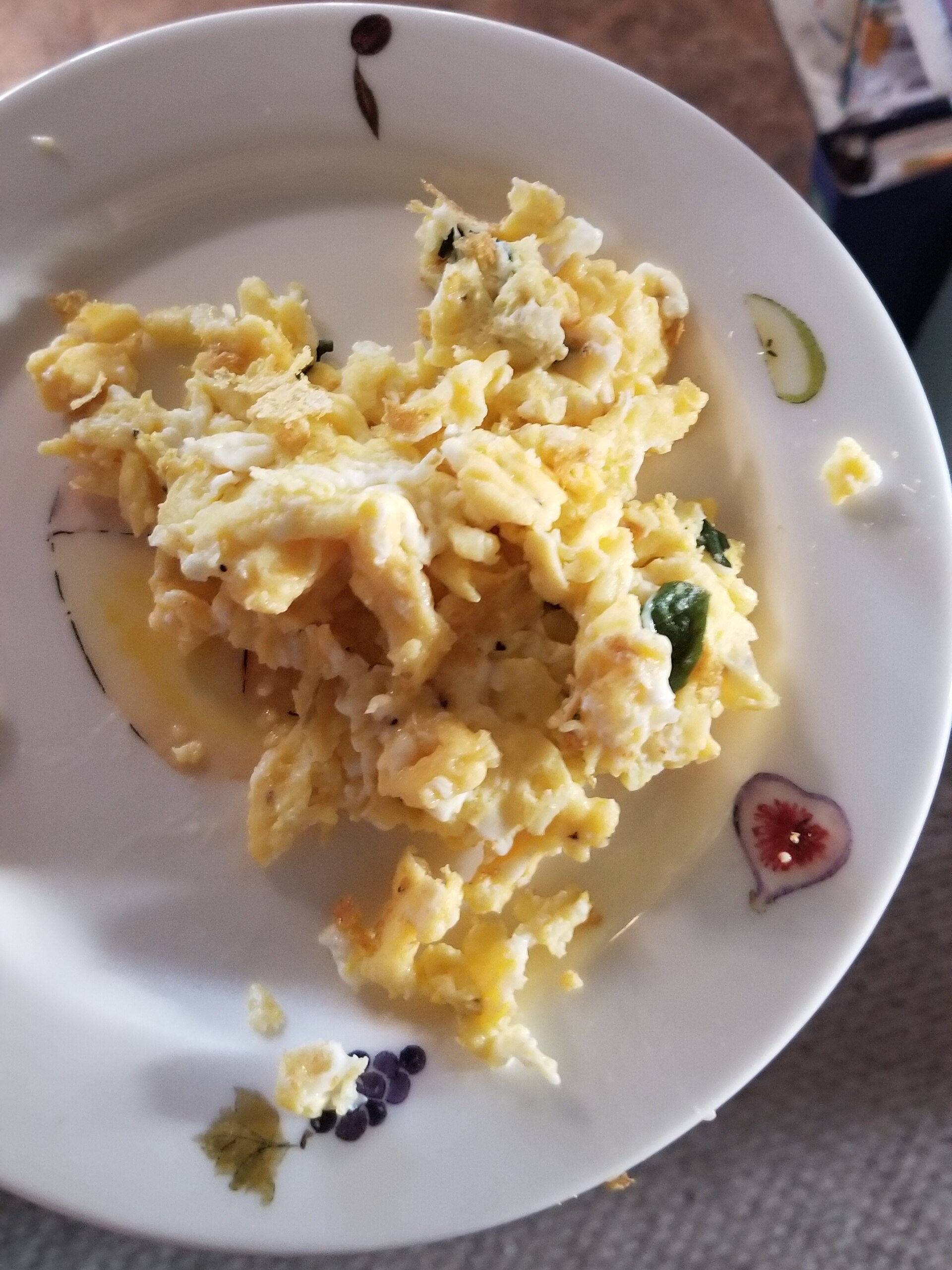 Æg, cremede med løg på bruschetta