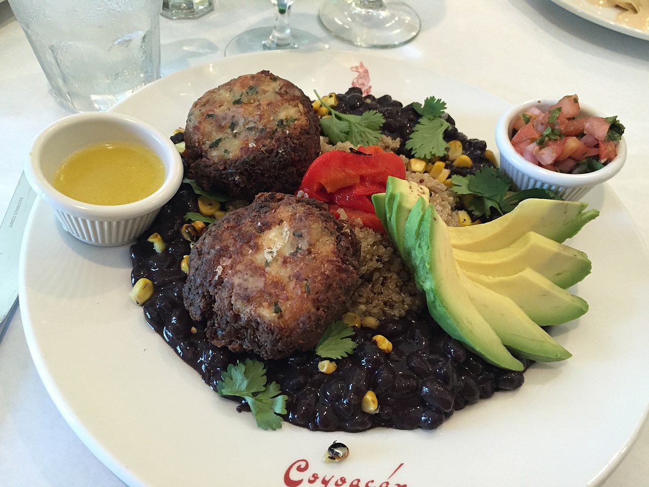 Crabcake på sprød salat