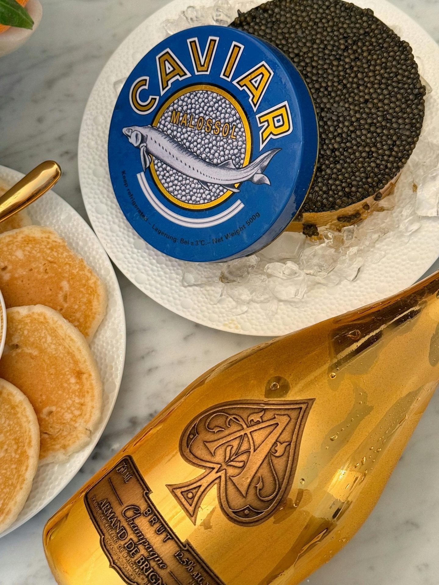 Stenbiderrogn/caviar med blinis og ”ostecreme”