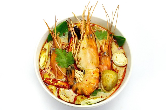 Thaisuppe med fisk og rejer